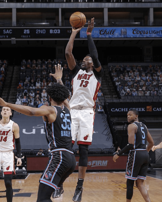 黑白体育直播-德罗巴迎来五赛季高光表现，热火球迷沸腾！的简单介绍