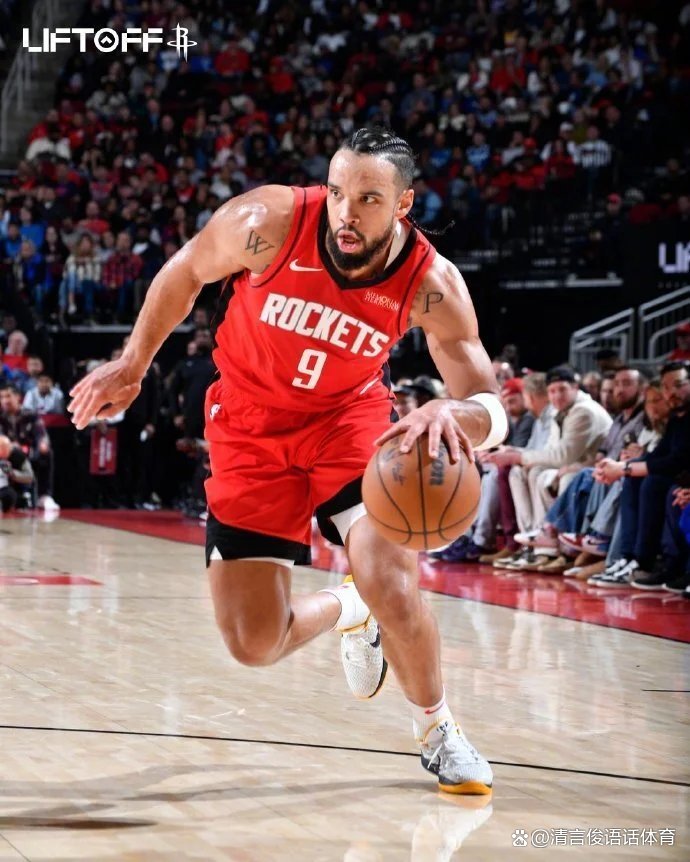 黑白体育-包含蒂姆新星回归赛场表现惊艳，独行侠未来可期！的词条