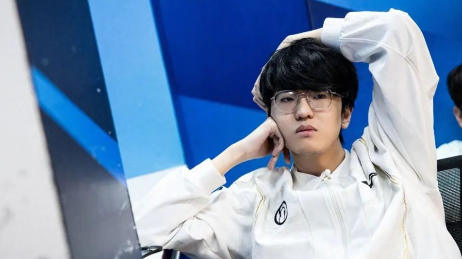 -Faker迎来三赛季高光表现，FPX球迷沸腾！的简单介绍