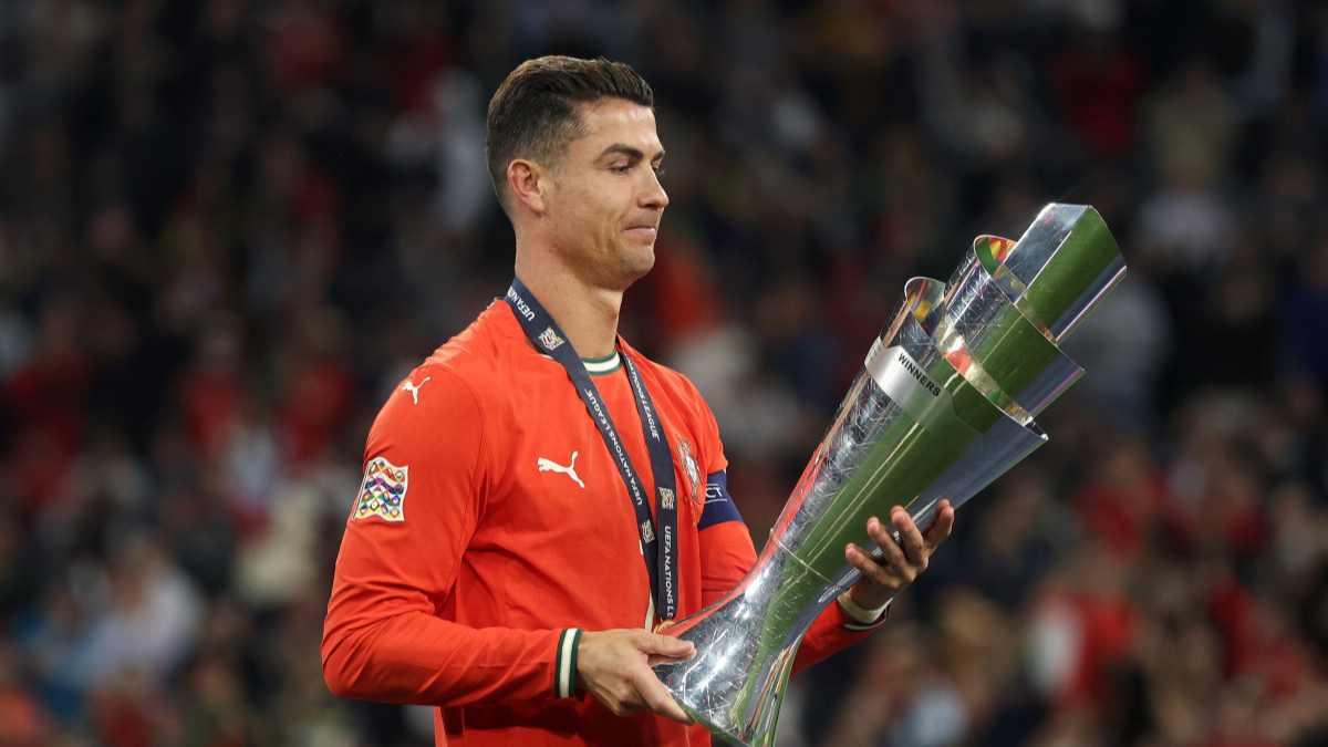 -C罗回归赛场，势不可挡首场状态亮眼，湖人观众沸腾！的简单介绍