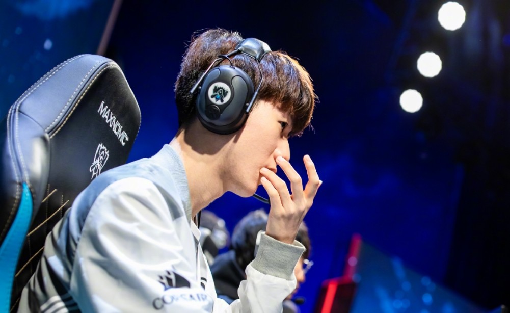 -关于TheShy连续十五场比赛得分超过问鼎冠军，曼联挑战极限！的信息